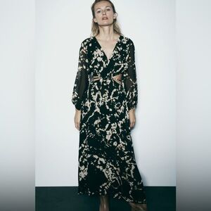 NWT ZARA CUT OUT PRINTED
MIDI DRESS